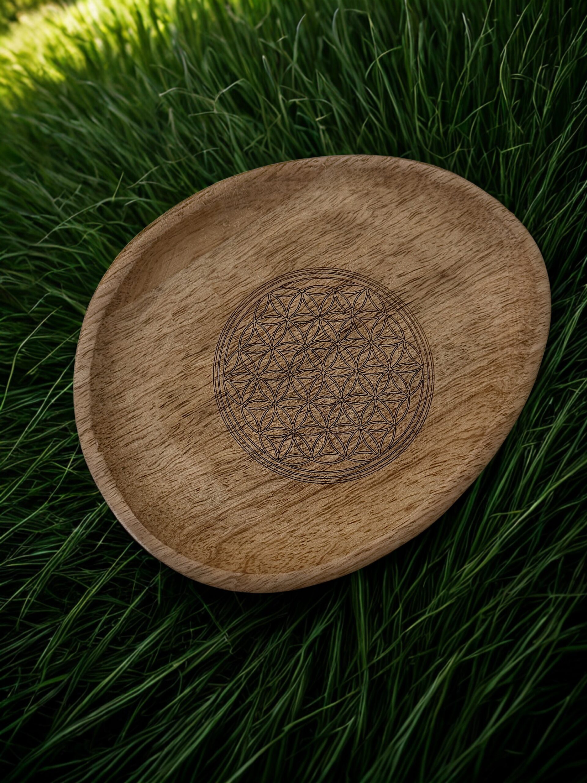 🪵 Petit plateau en bois gravé – Fleur de Vie